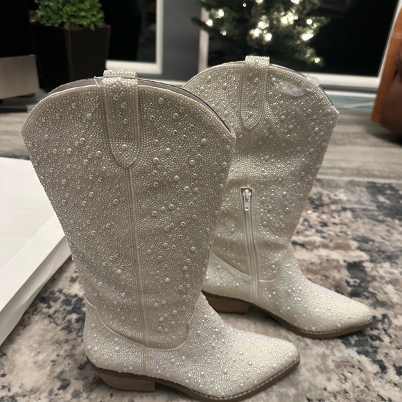 Betsey Johnson DALAS Ivory Pearl Cowboy Boots NWB - Picture 3 of 11